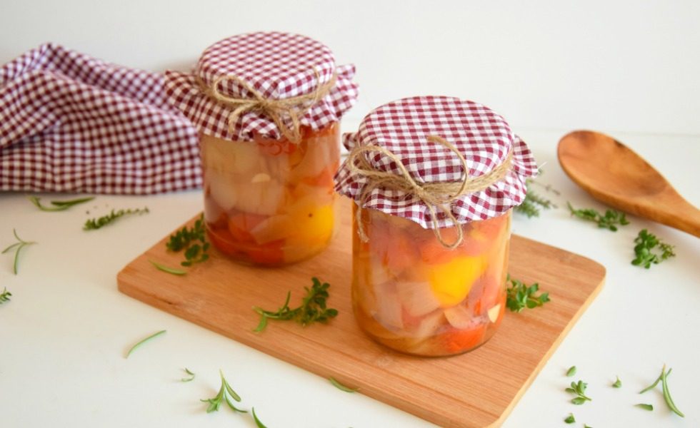 Sauer eingelegte Tomaten