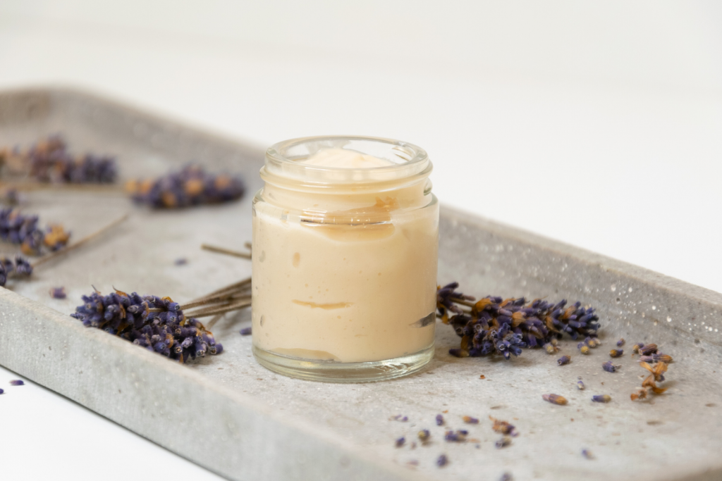 Hautcreme mit Benzoe und Lavendel