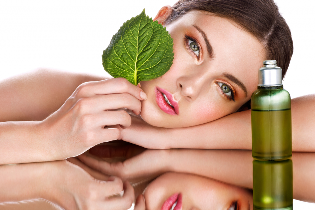 Kosmetikfirmen positionieren sich bewusst in naturnähe um als Naturkosmetik wahrgenommen zu werden - trotz Problemstoffen