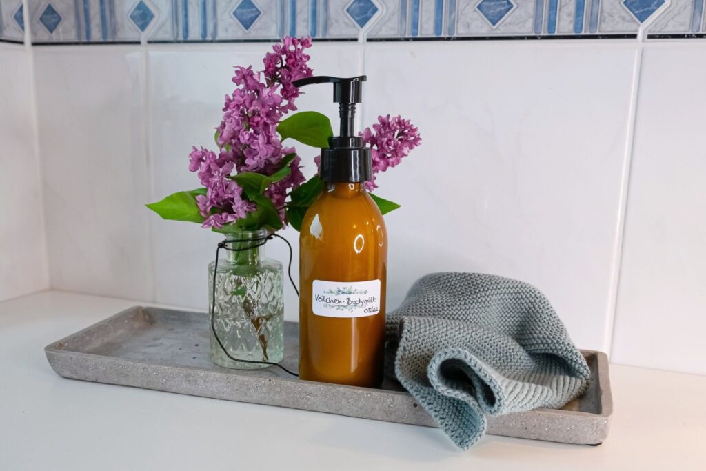 Feuchtigkeitsspendende Veilchen-Bodymilk für den Sommer