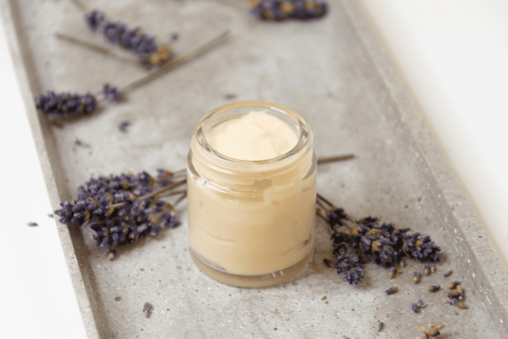 Feine Hautcreme mit Benzoe und Lavendel selber machen
